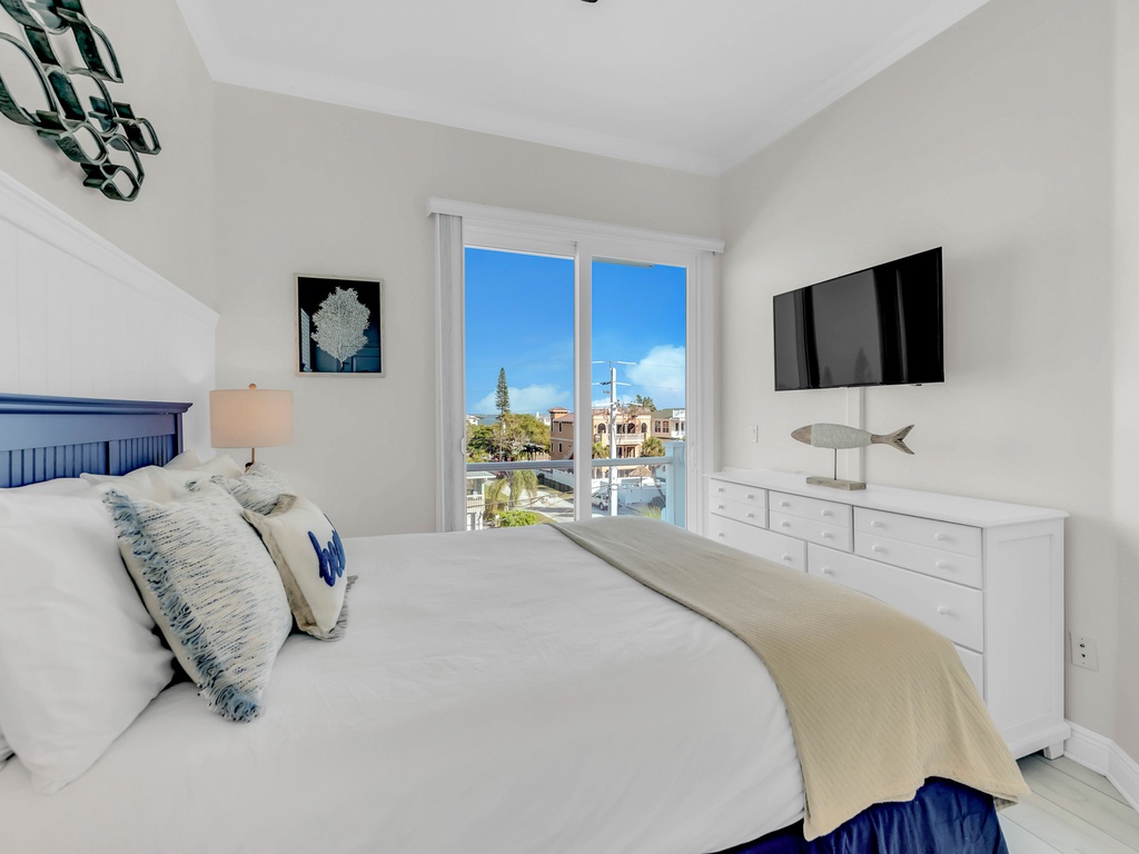 Additional Bedroom - Queen