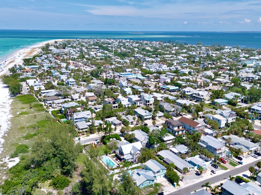 Aerial showcasing prime location