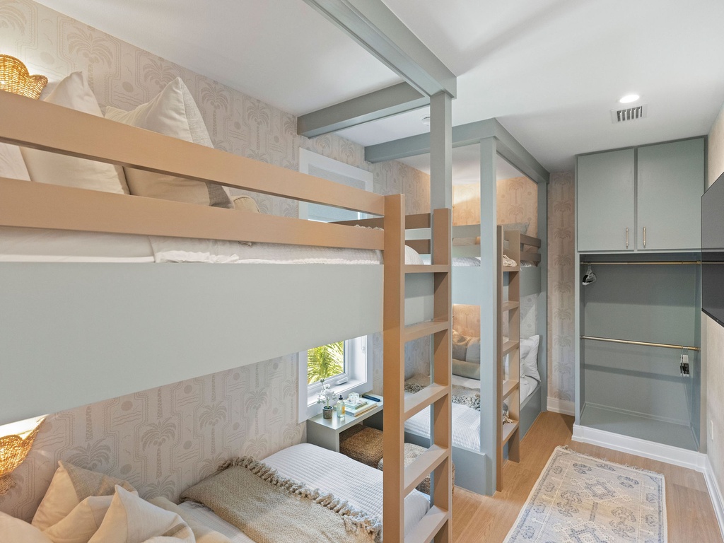 Fifth Bedroom, King bed