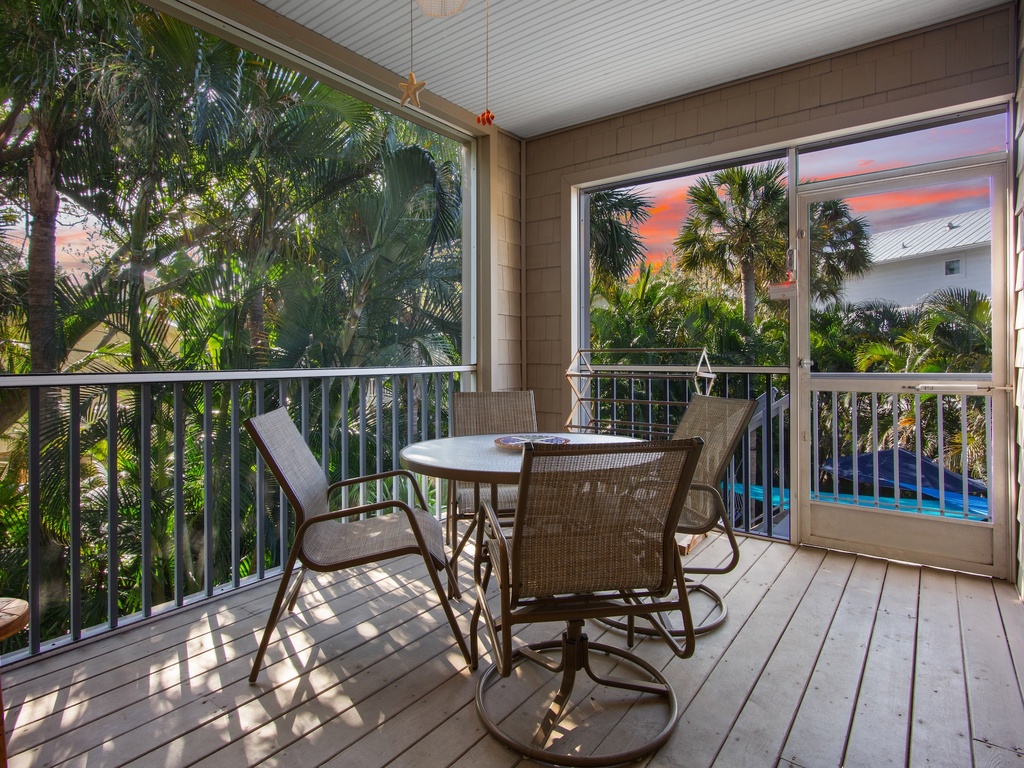 Private balcony dining