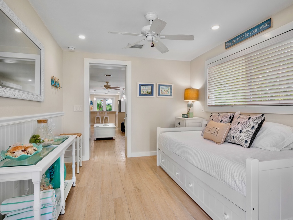 Twin Daybed with Twin Trundle