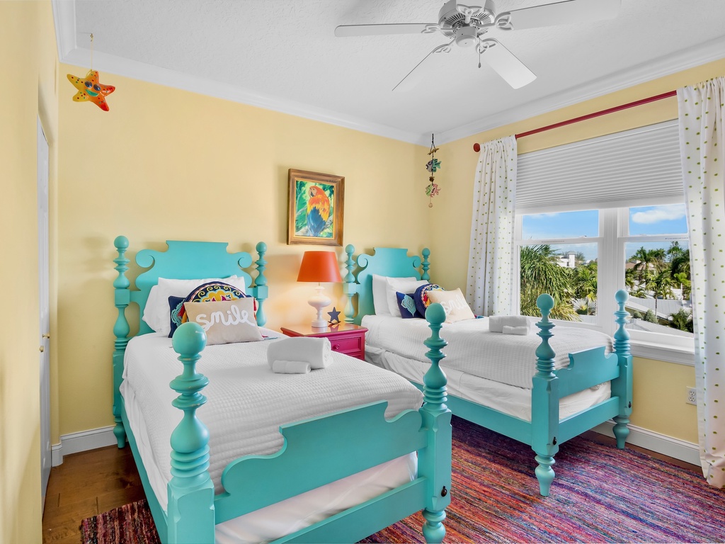 Third Bedroom, Two Twins