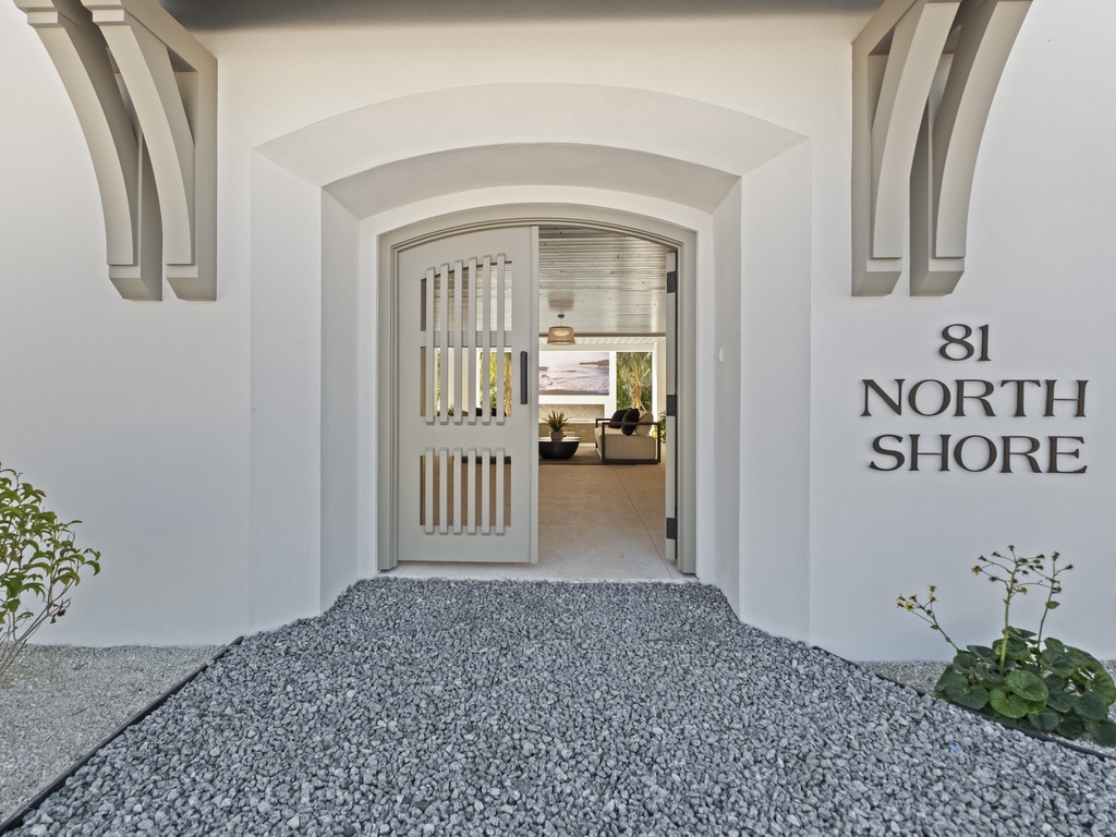 81A by Exclusive Vacations Anna Maria Island Luxury Retreat - Main entrance