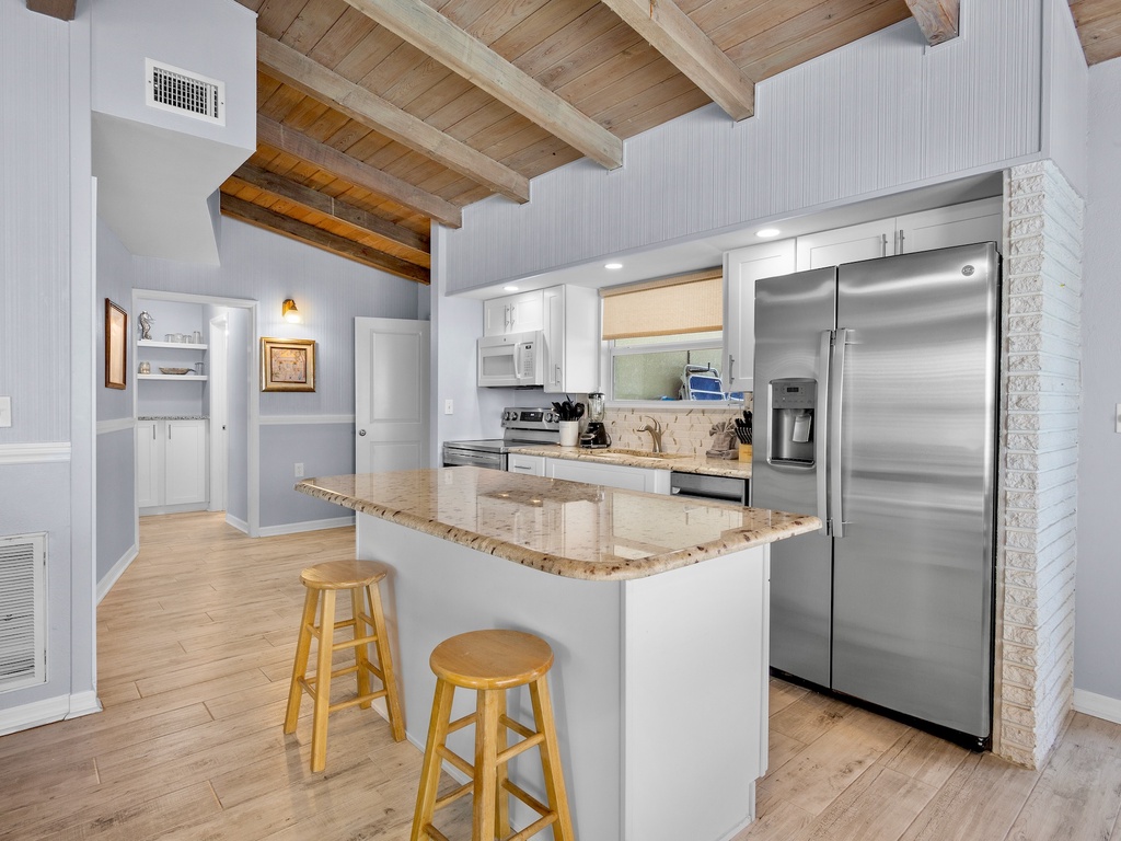 Stylish island for casual dining