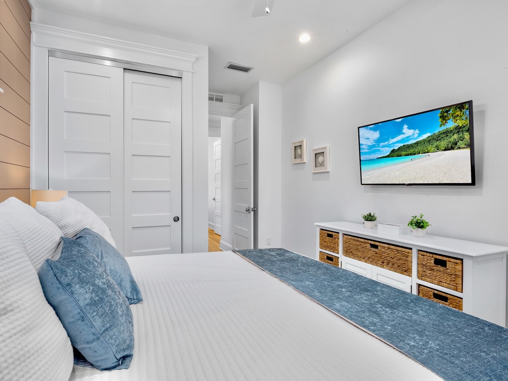 Fifth Bedroom (2nd floor) - King bed