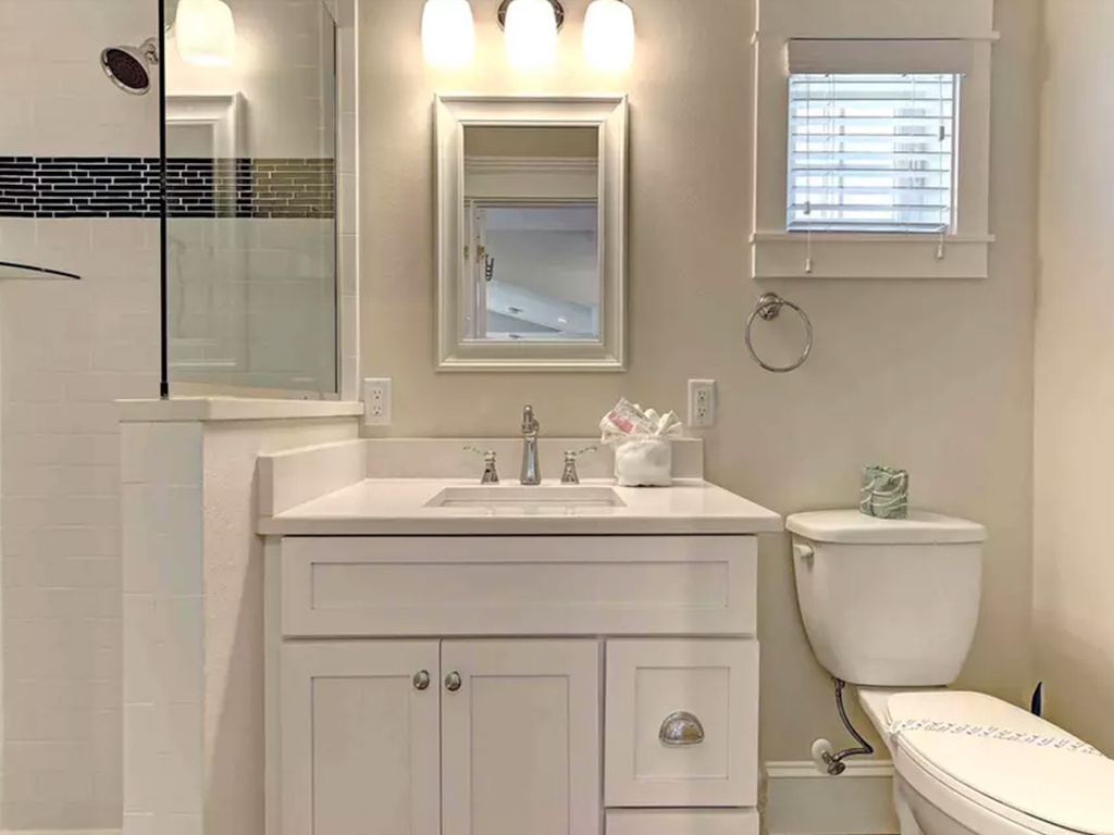 Primary En-suite Bathroom