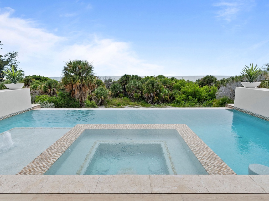 Elevated Heated Pool & Spa Overlooking Ocean