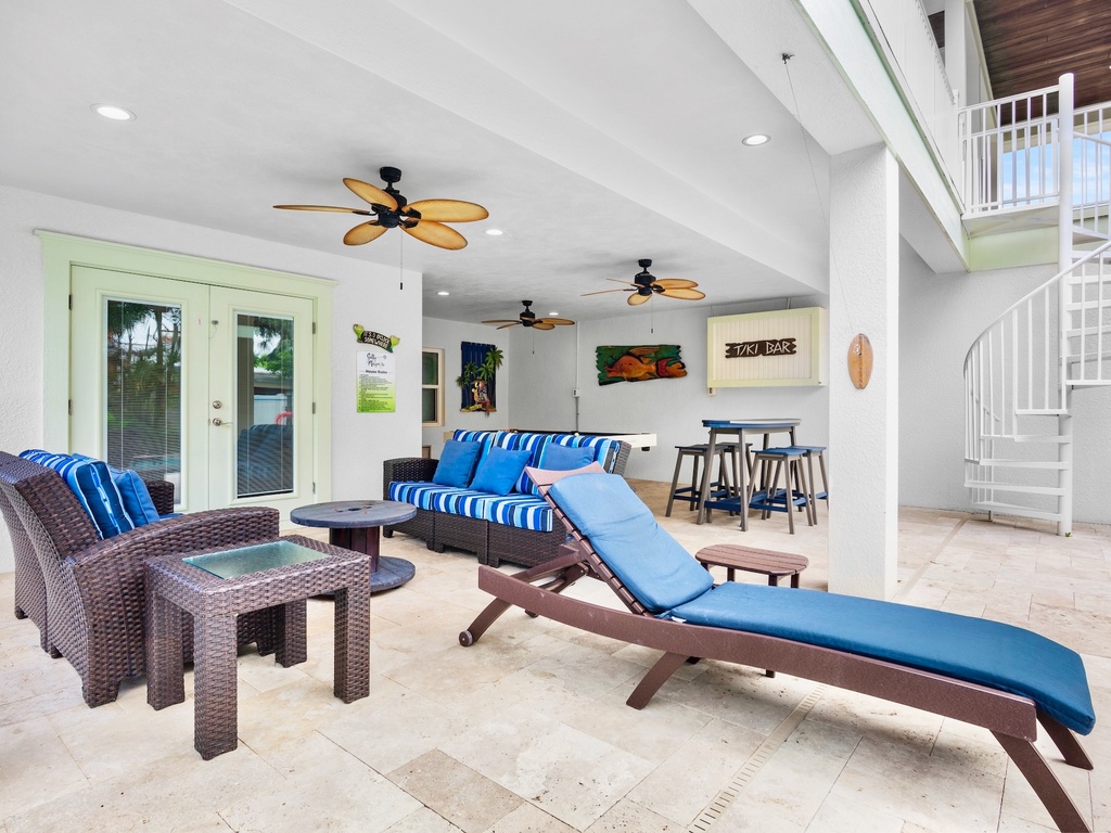 Outdoor lounge and Pool Table