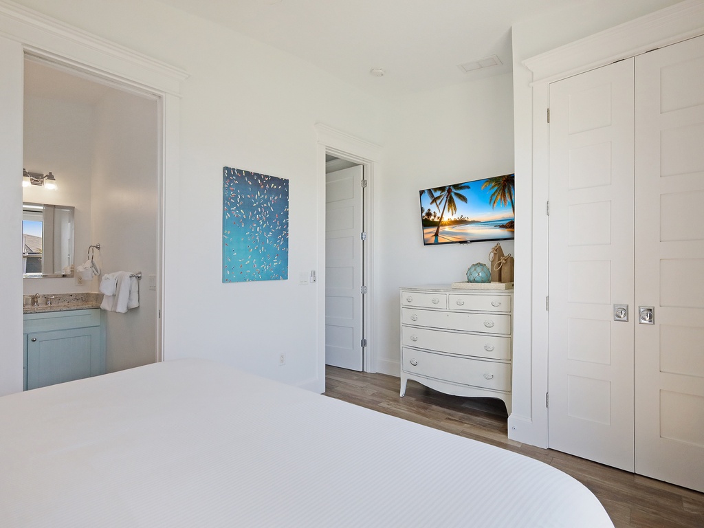 Room With Ample Light - AMI Locals