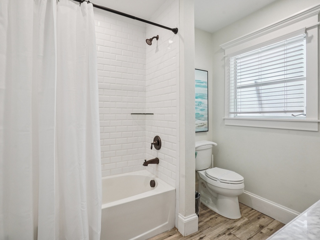 Primary En-suite Bathroom