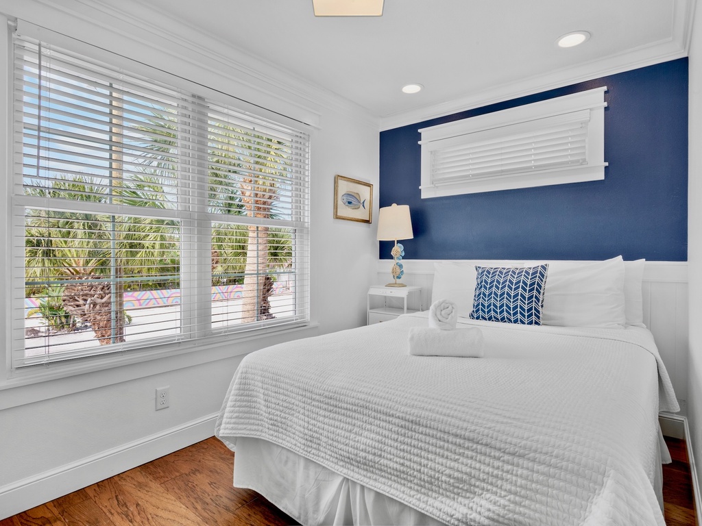 Third Bedroom, Queen bed