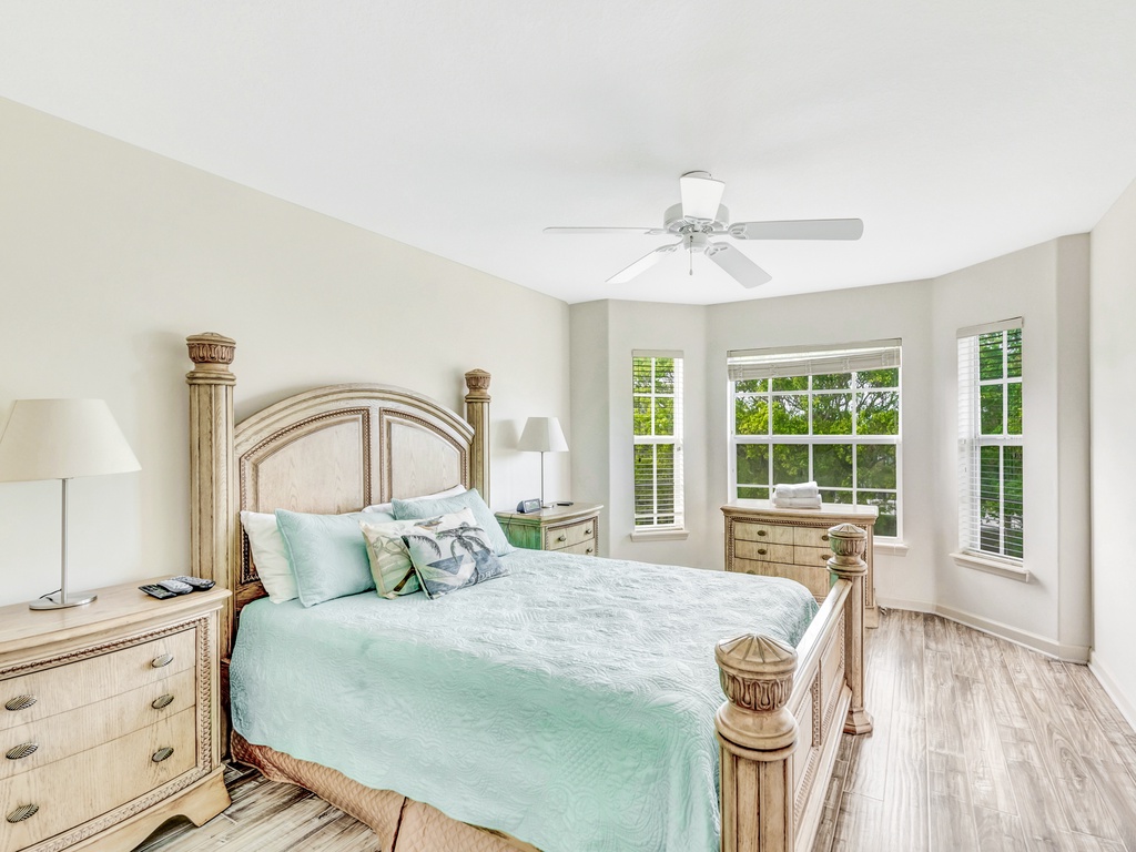 Second Bedroom - Queen