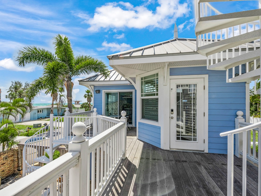 Breezeway to Third Bedroom