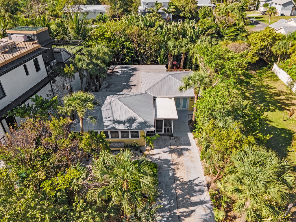 Sweet Melissa's Beach House by AMI Locals