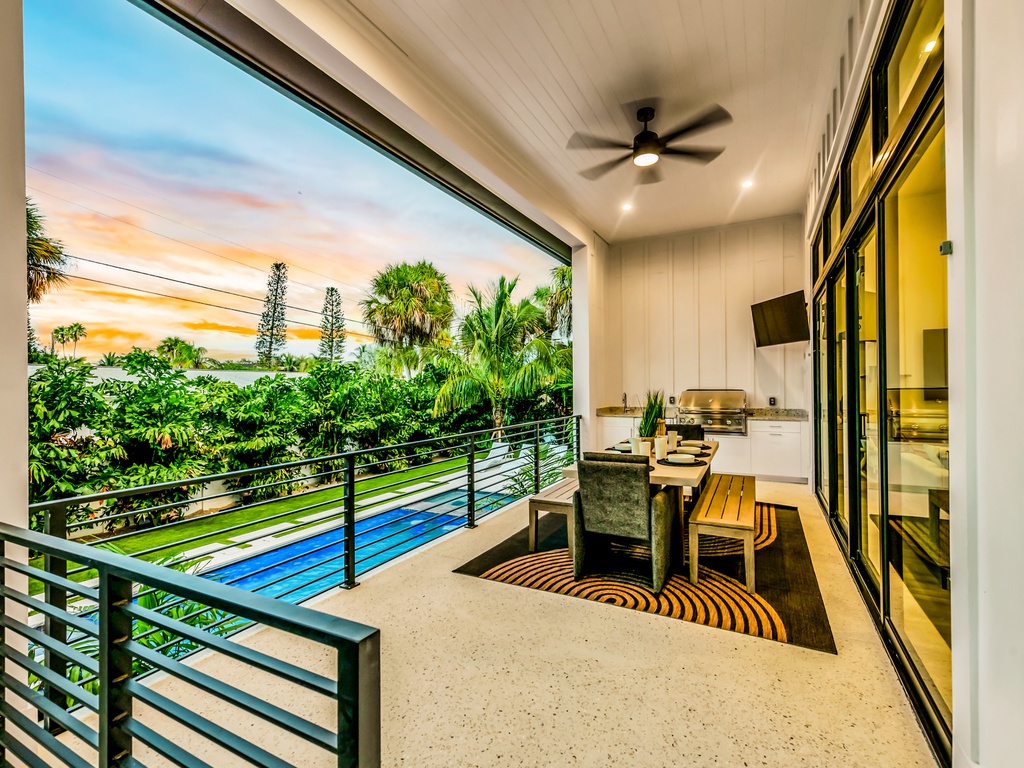 Balcony - Outdoor Dining