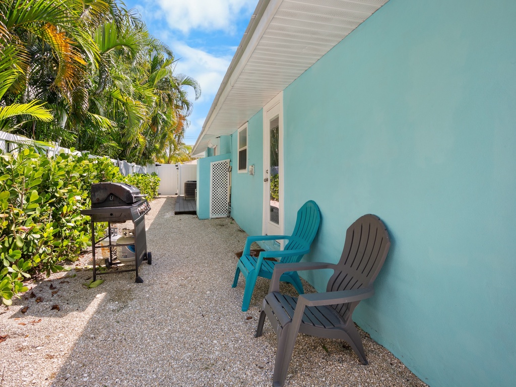 Outdoor Grill - Seating