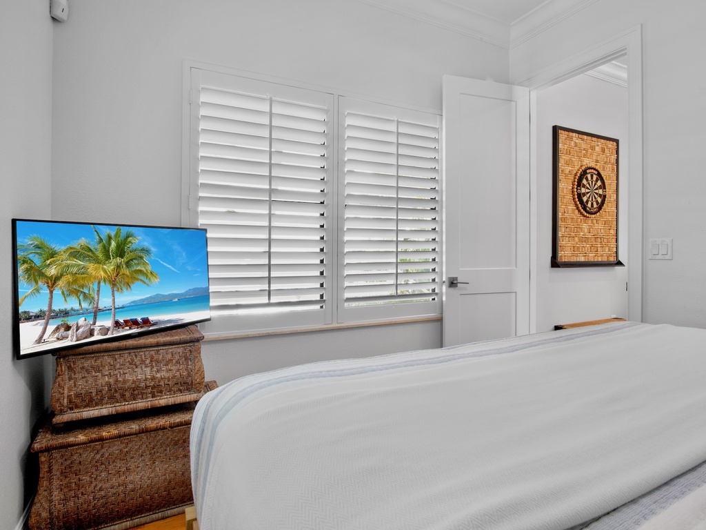 Fourth Bedroom, Queen bed