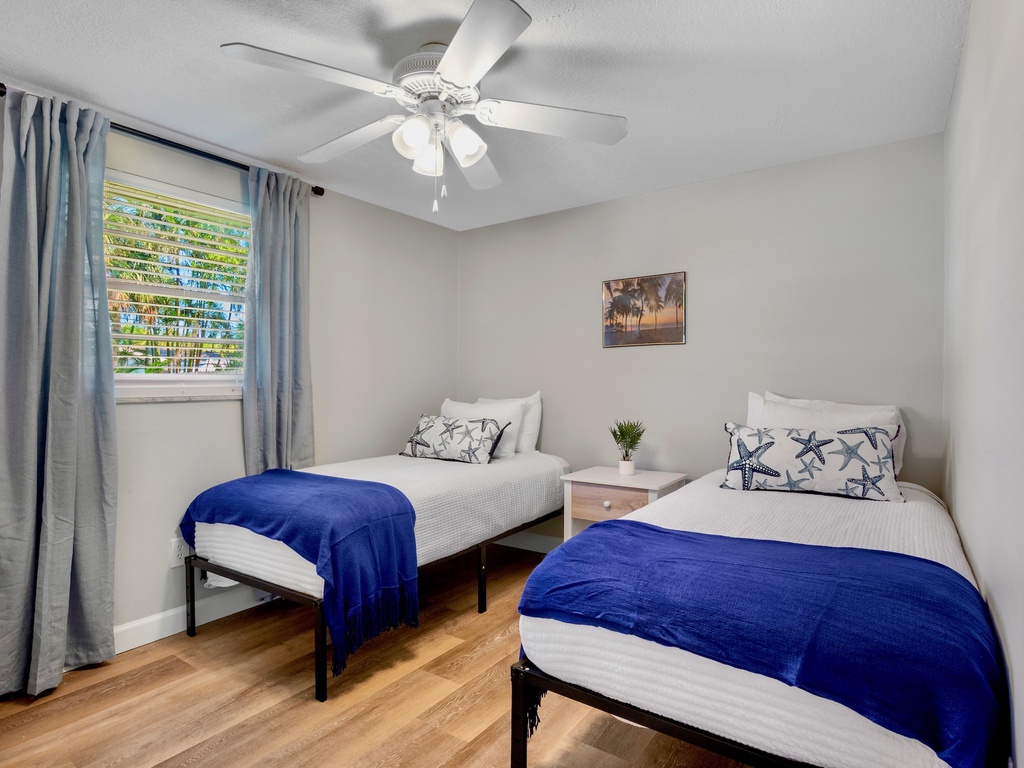 Second Bedroom, Two Twin beds