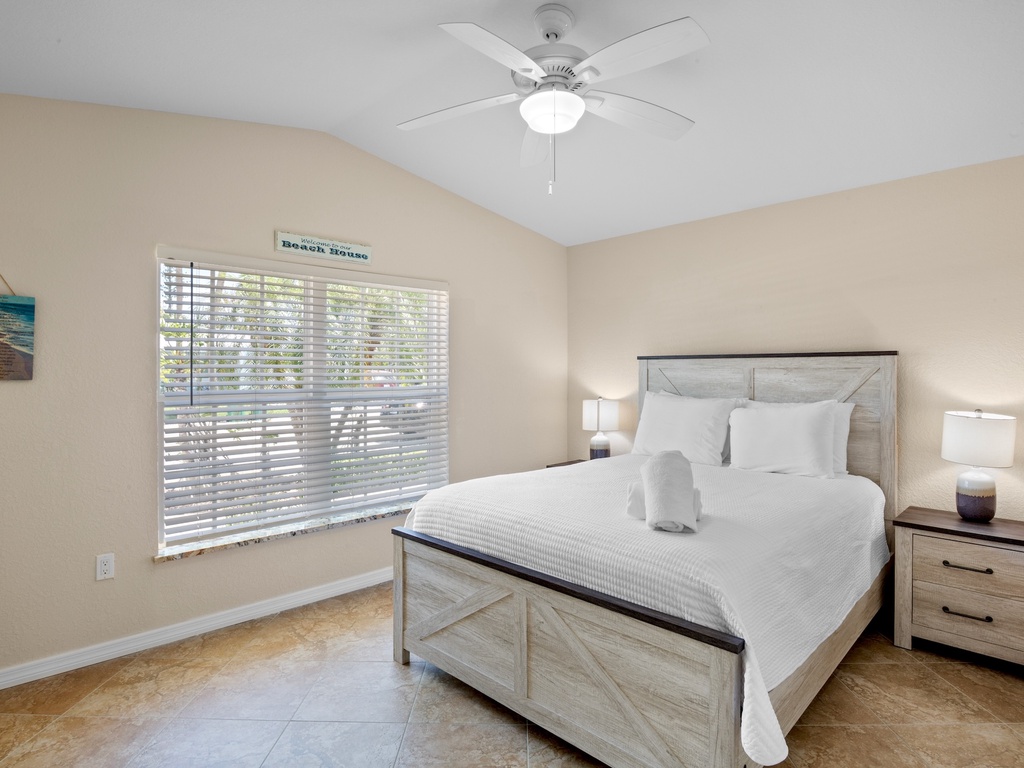 Second Bedroom, Queen