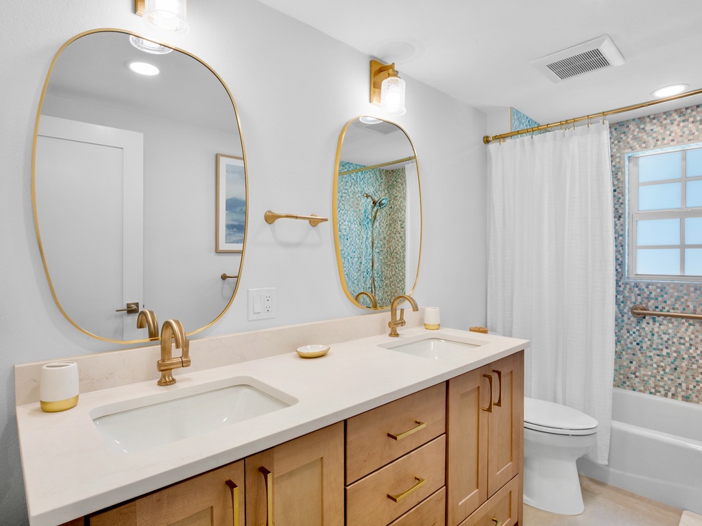 Shared Hall Bathroom