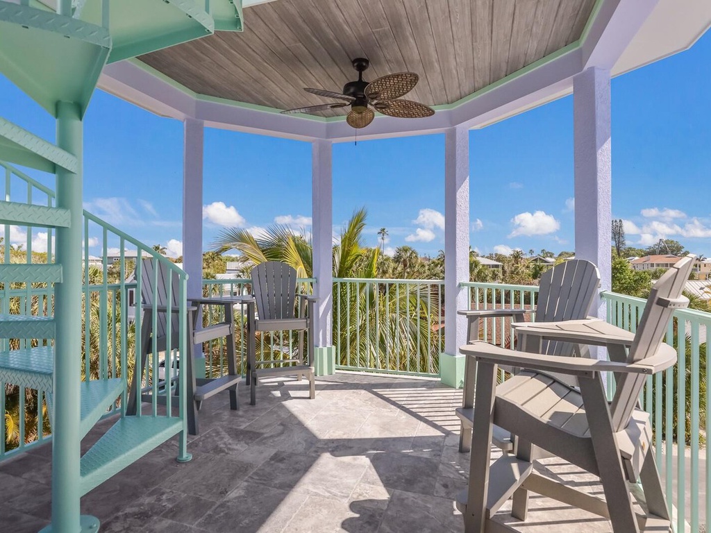 Outdoor Balcony with Seating and Views
