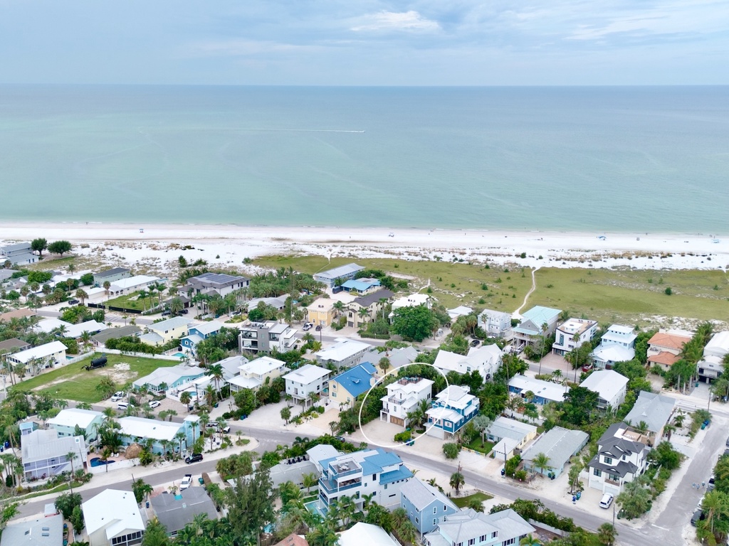 Aerial showcasing prime location