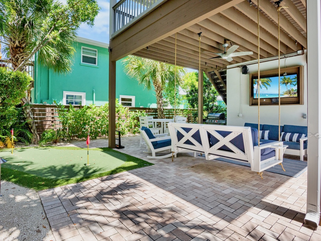 Putting Green, Outdoor Living Area