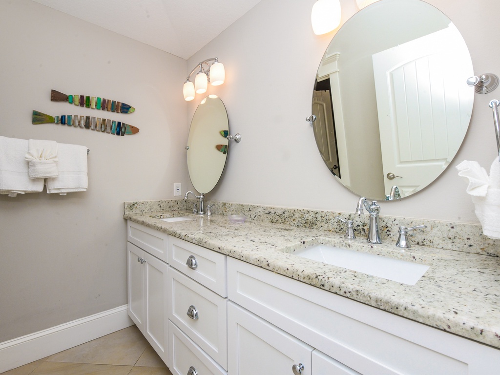 Dual Sink Ensuite Bathroom