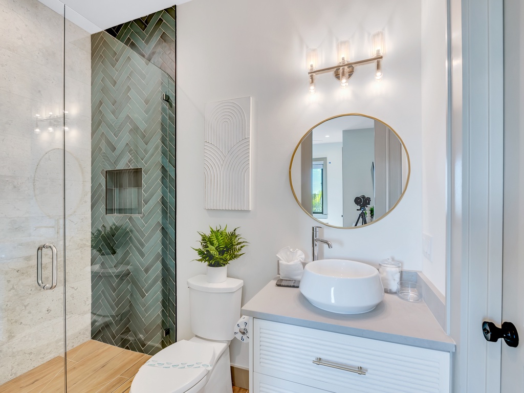 Fifth En-Suite | Walk-in Shower