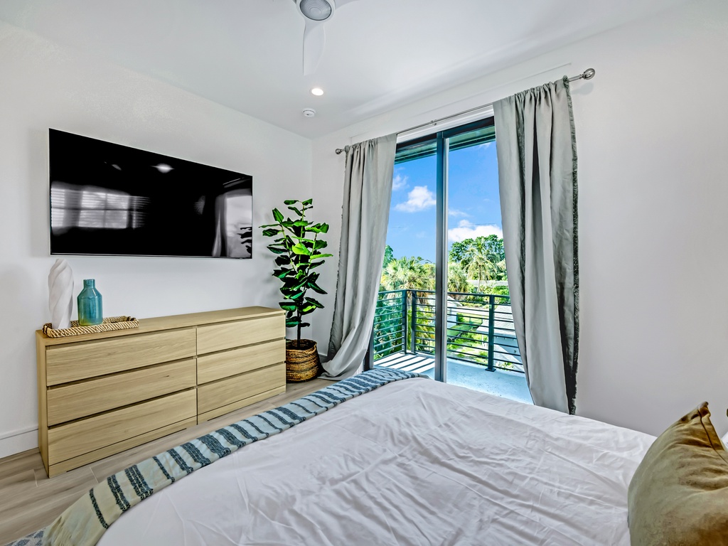 Third Bedroom - King