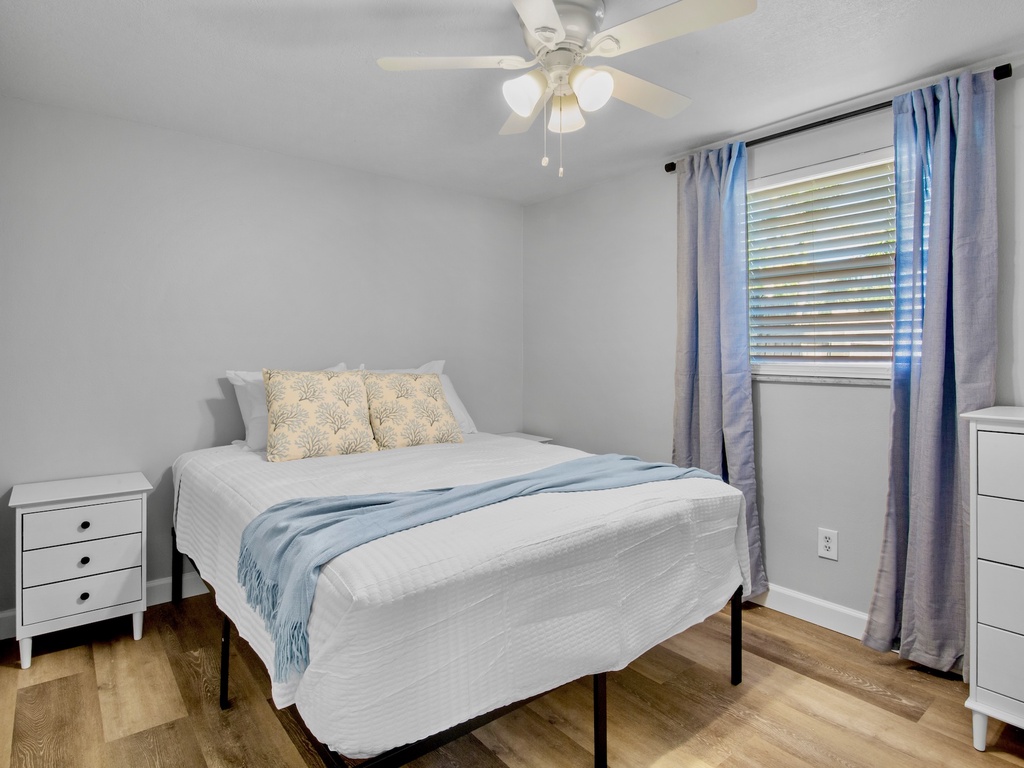 Second Bedroom, Queen