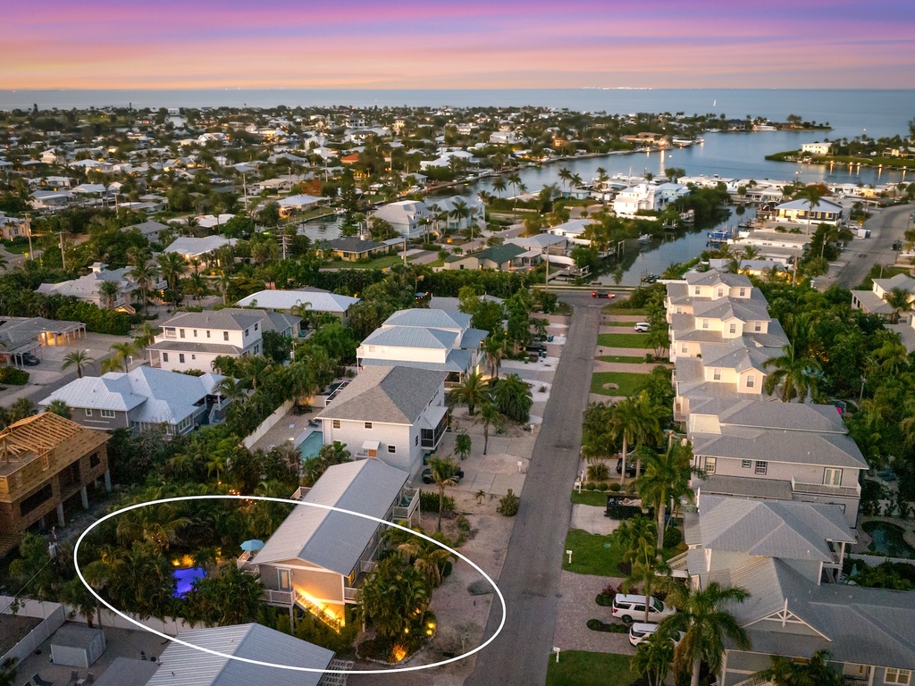 Pineapple Palms by Anna Maria Island Accommodations