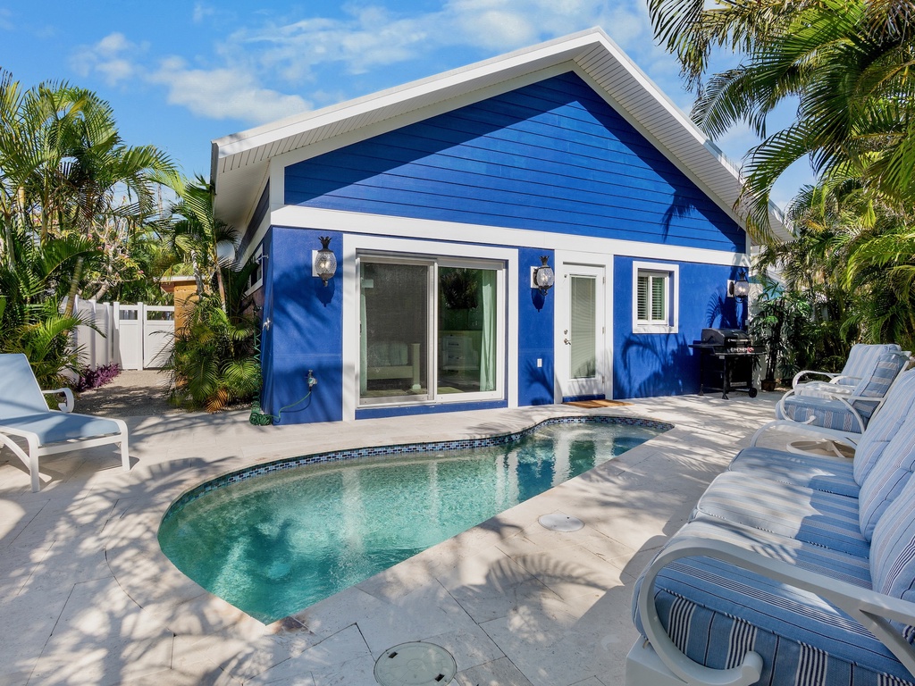 House featuring a pool oasis