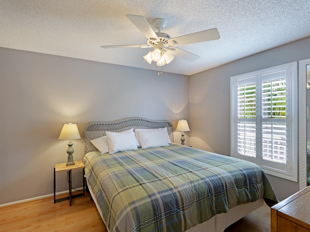 Queen-Bed Guest Room