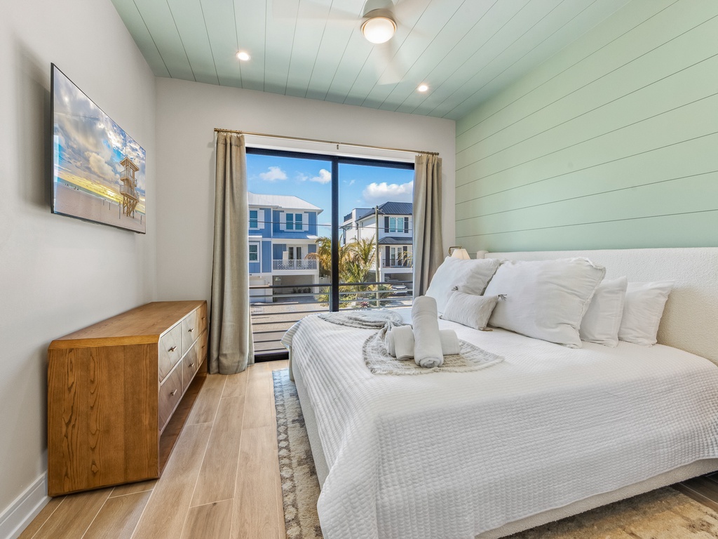 Sixth Bedroom - King