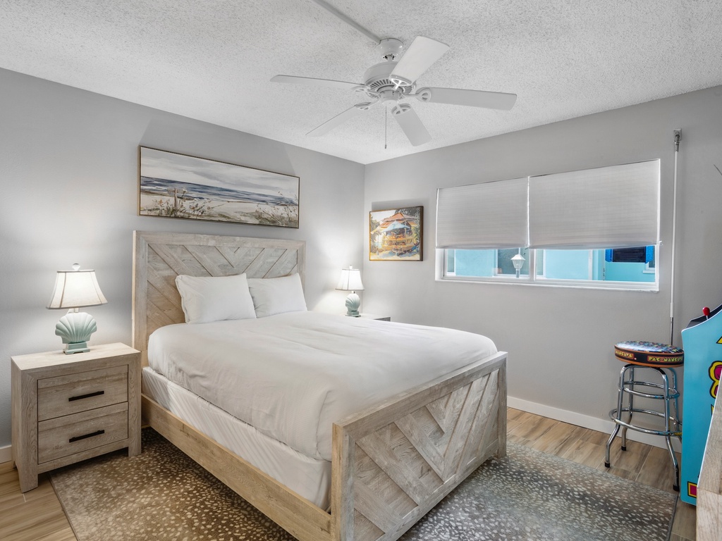 Second Bedroom, Queen