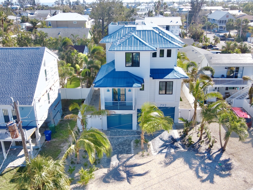 Love Me Blue by AMI Locals