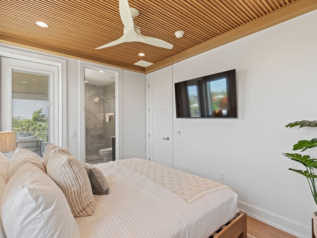 Second Bedroom, King bed