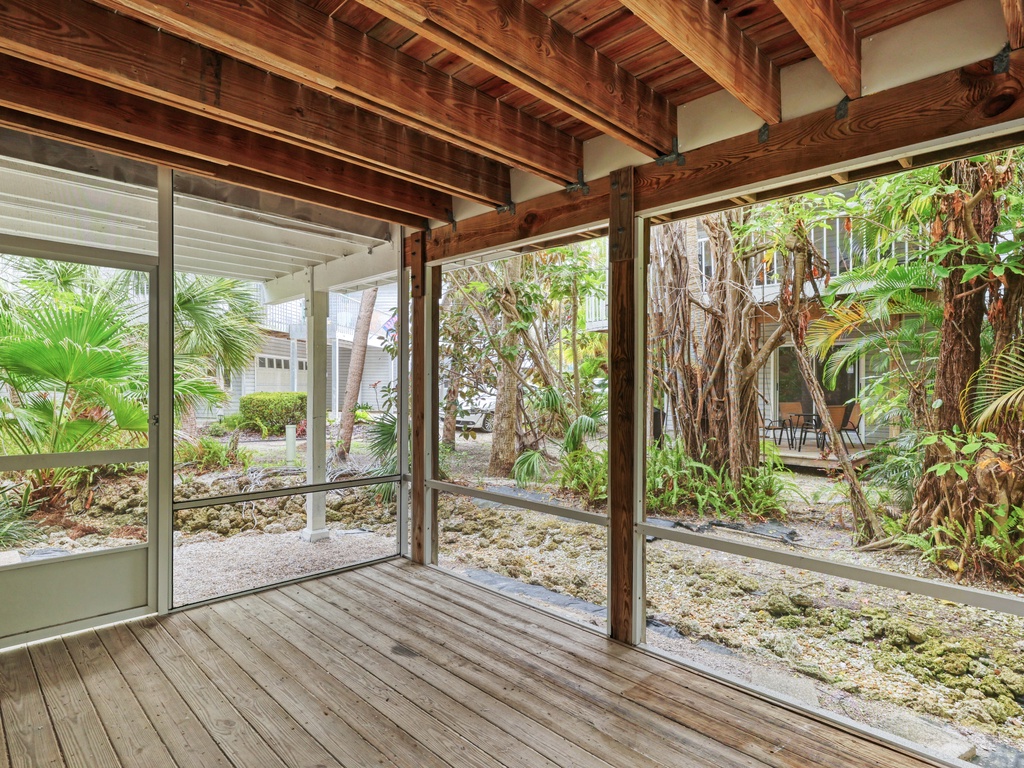 Open-Plan Comfort-Filled Room