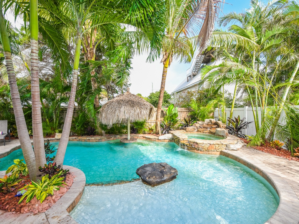 Drinks Island in the Pool