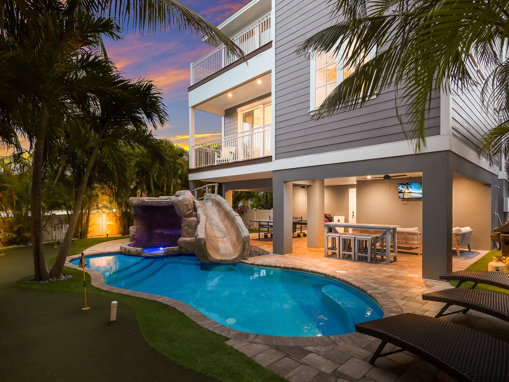 Poolside Escape - AMI Locals