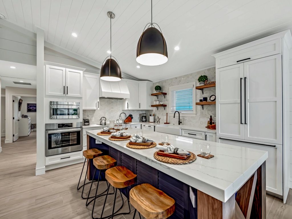 Fully Equipped Kitchen - Breakfast Bar
