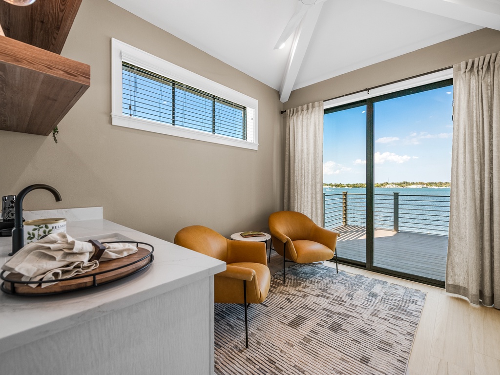 Tropic Like It's Hot by AMI Locals