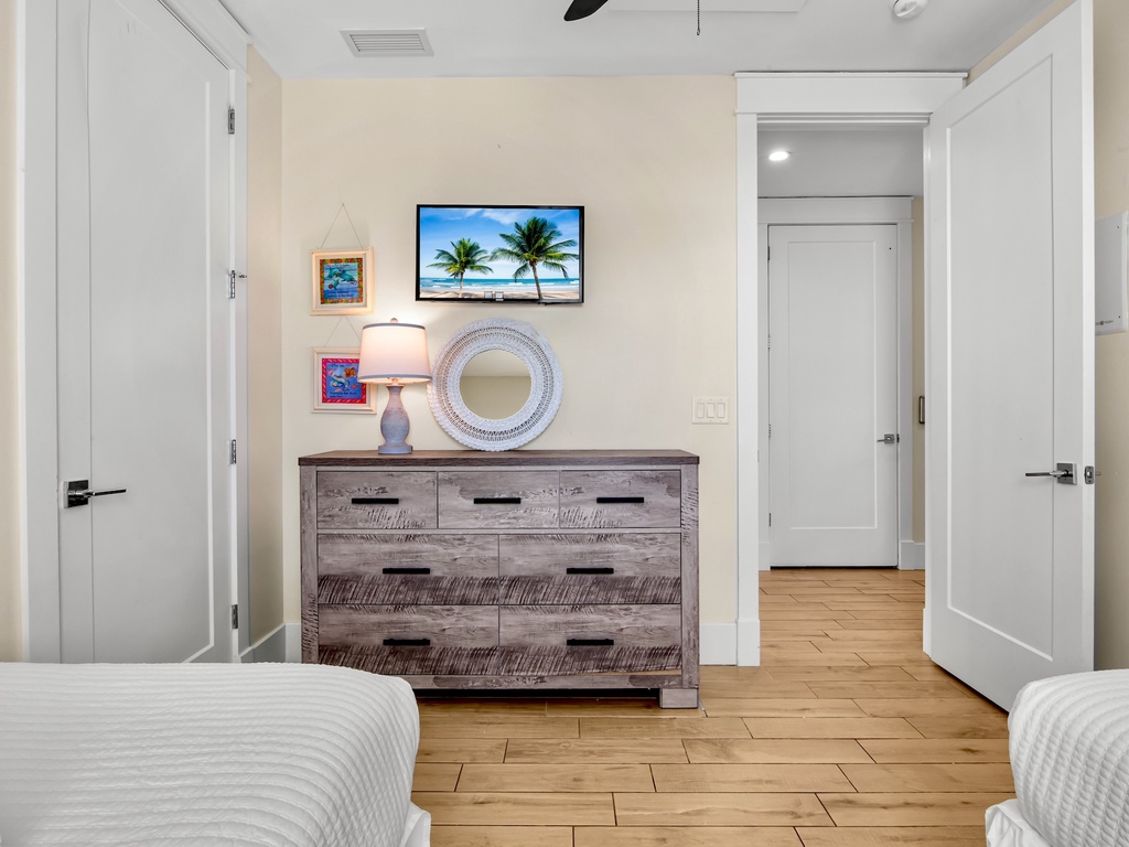Fourth Bedroom, King bed