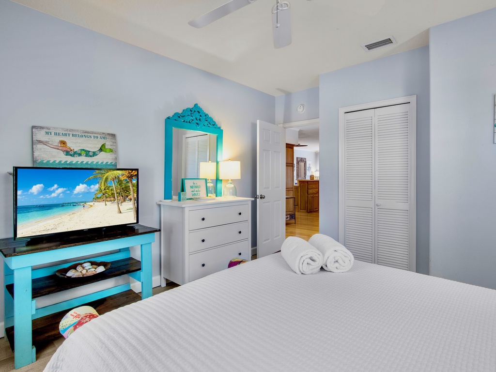 Second Bedroom (2nd floor), Queen