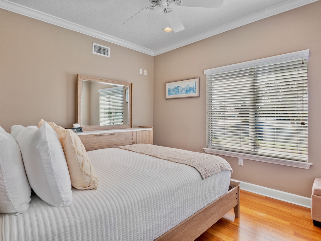 Bonus Room, Queen bed