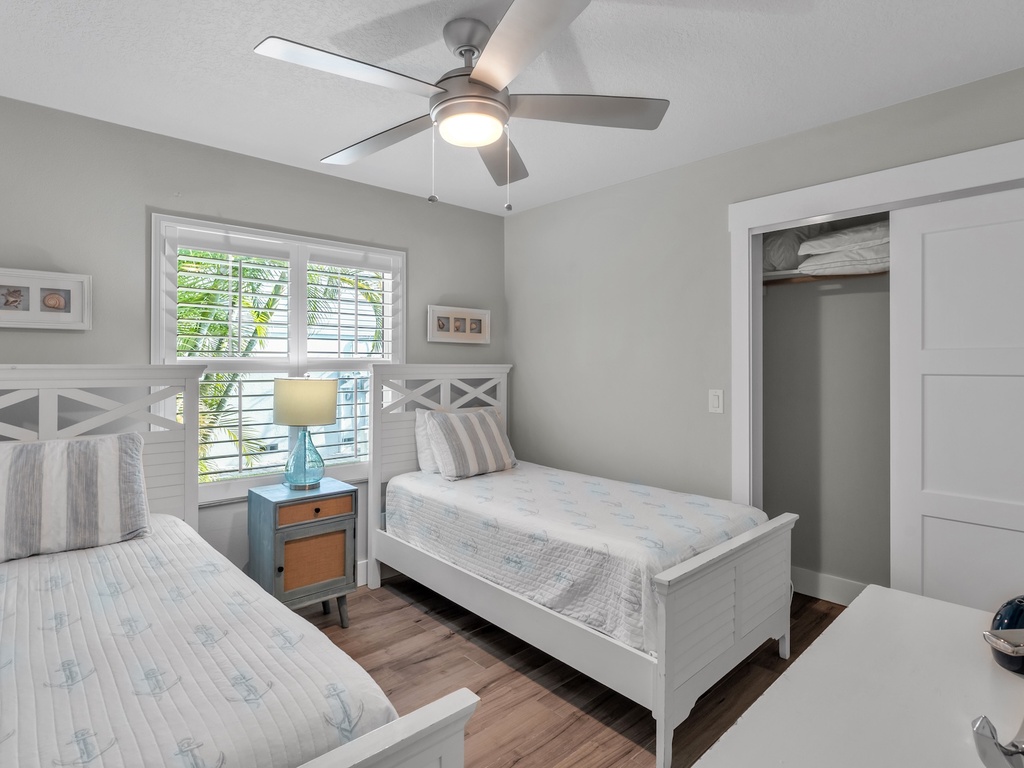 Third Bedroom, Two twin beds