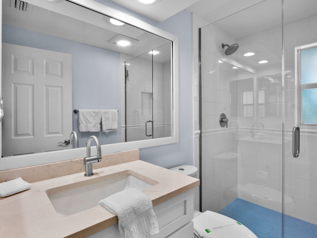 Primary En-suite Bathroom