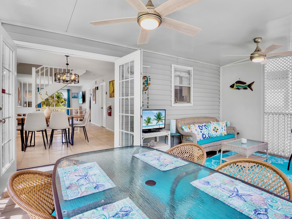 Screened Patio, Dining Area