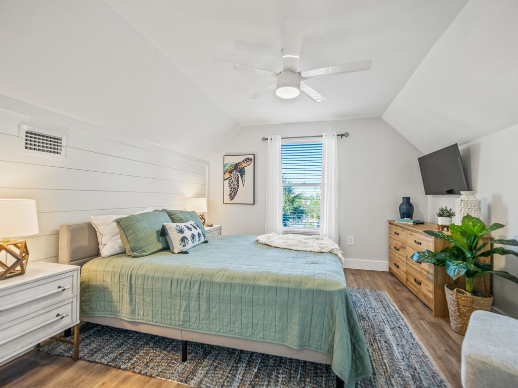 Second Bedroom - Queen